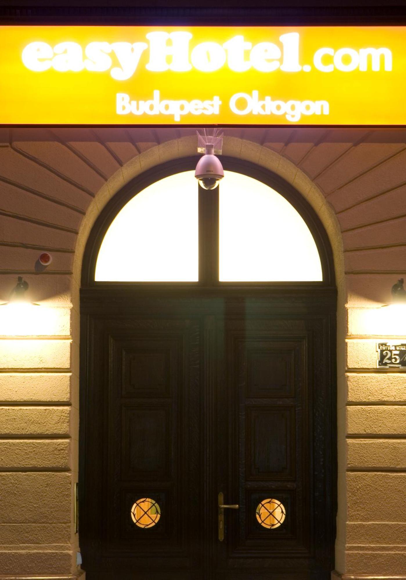 easyHotel Budapest Oktogon Exterior foto